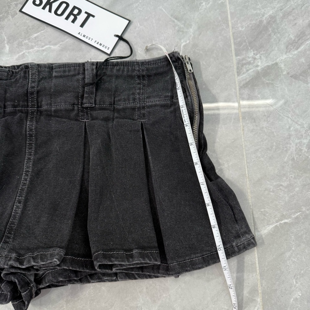 Women’s Almost Famous Pleated Black Denim Mini Skort Skirt Y2K Grunge Size Large - Picture 12 of 12